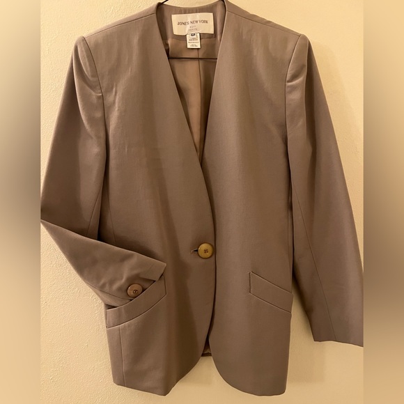 Jones New York 2 Piece Skirt Suit in Tan Beige Size 6P - Picture 10 of 11